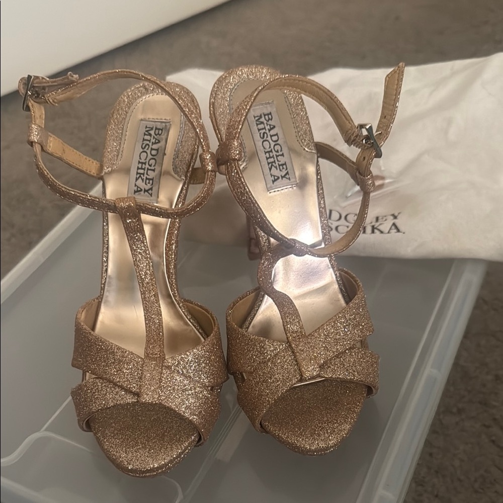 Badgley Mischka Gold Glittery Heels Size 5.5. w/ Leather Soles (Dust Bag)